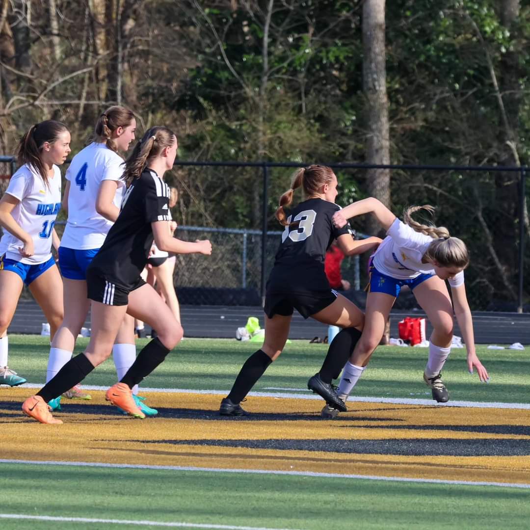 HHS Women’s Soccer Team Fights for a Strong Season