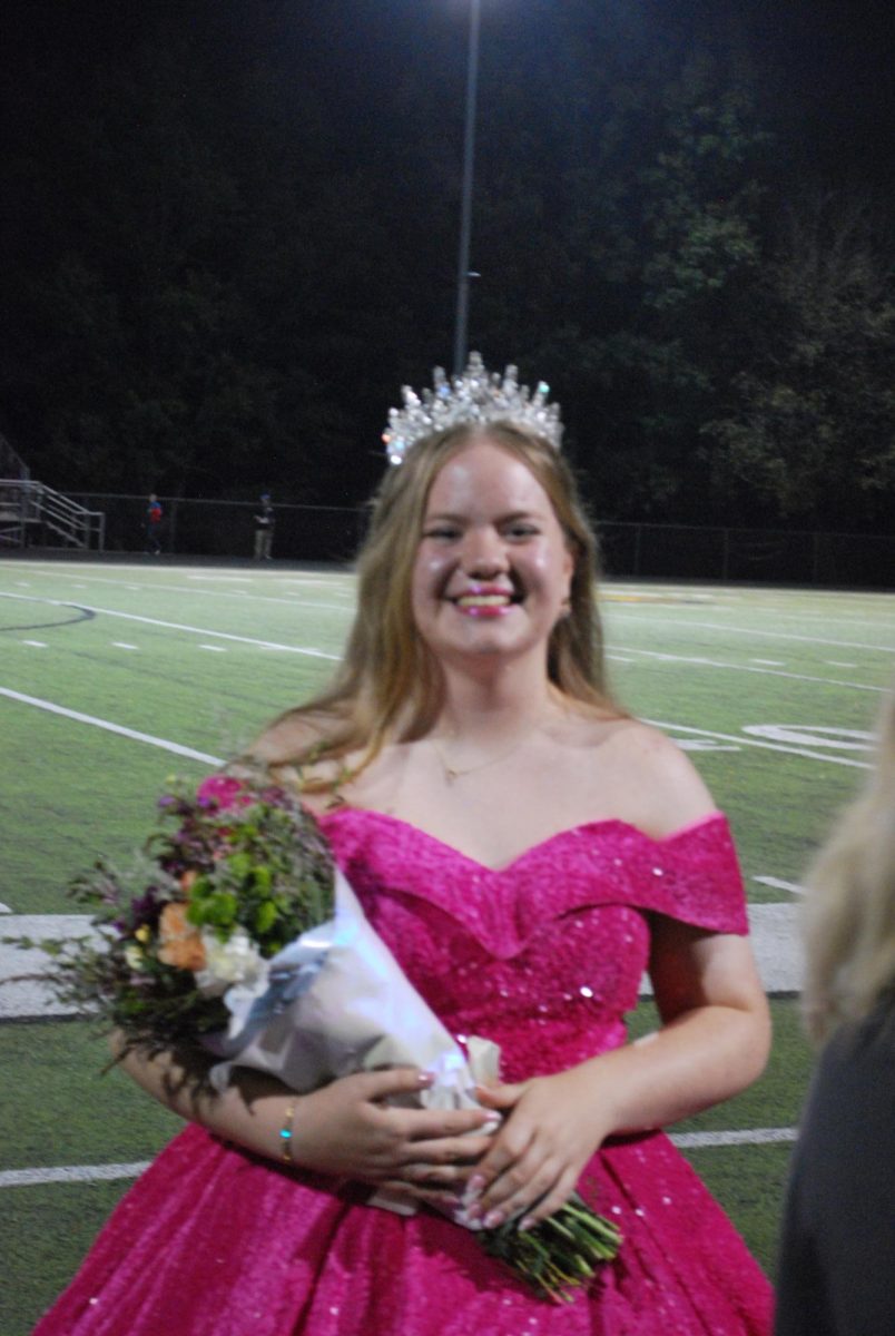 Grace Gibson Crowned '25-'26 Homecoming Queen!