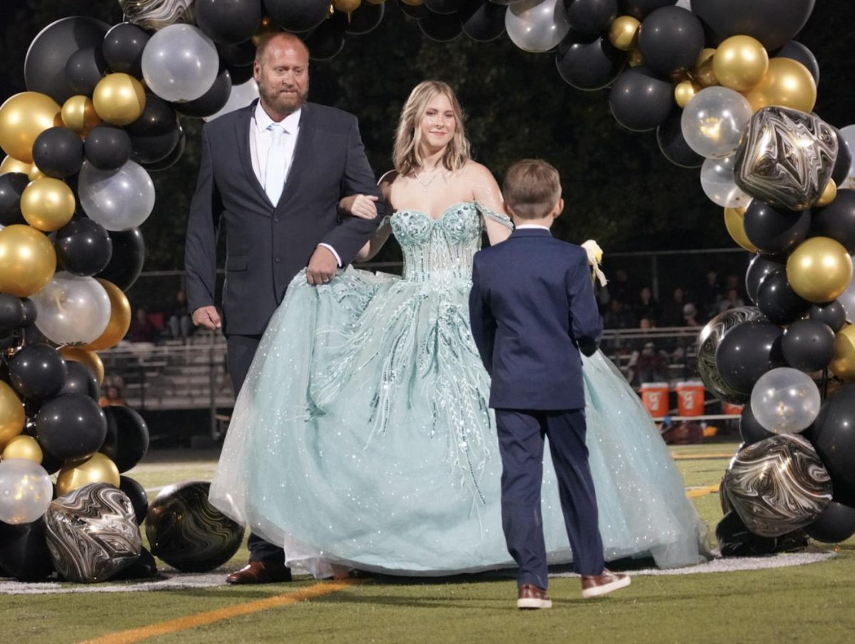 Briley Clampitt Wins Runner-Up for Homecoming Queen
